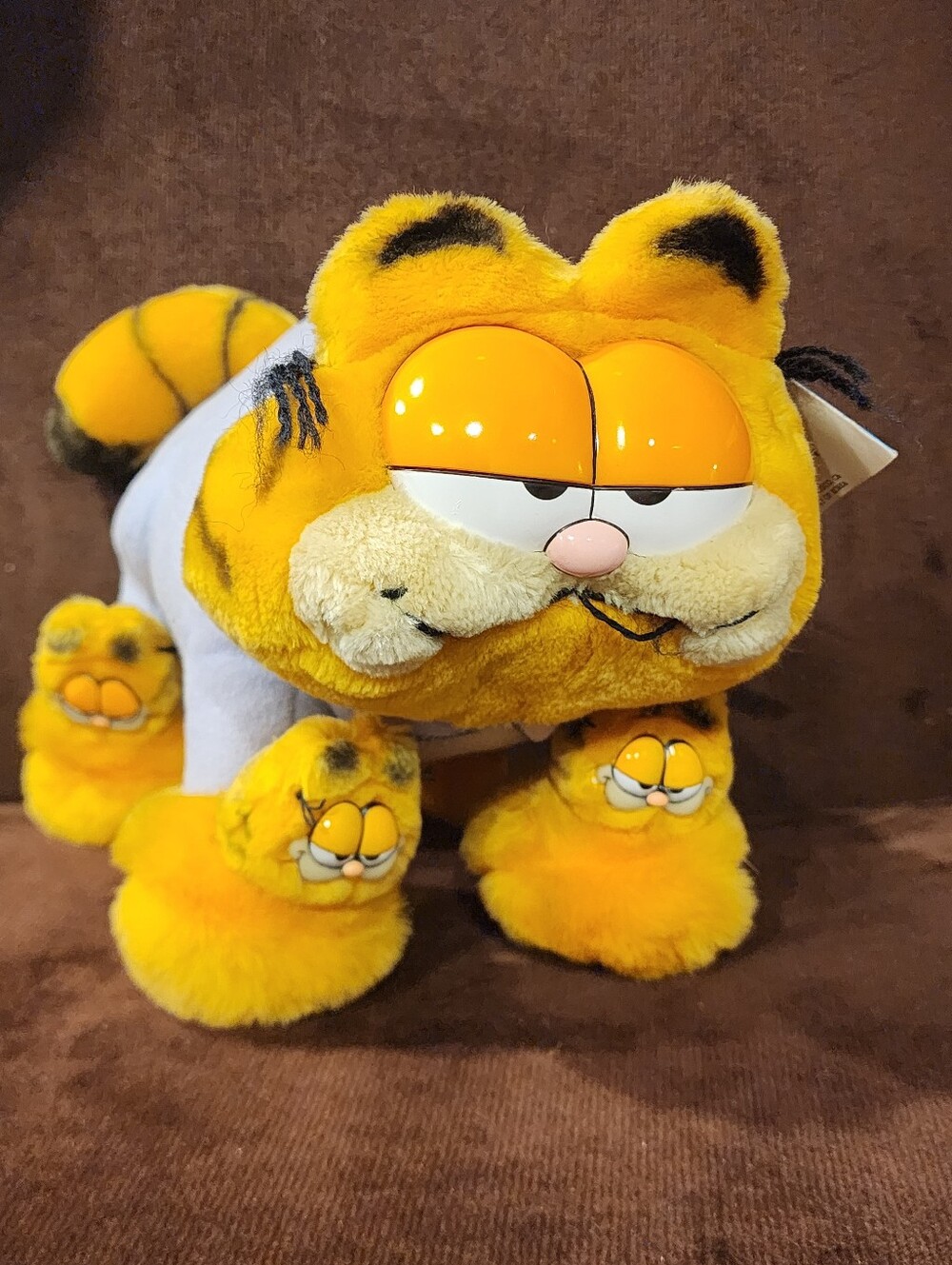 Vintage 1981 Dakin Garfield  plush  stuffed animal with Garfield slippers w/tag